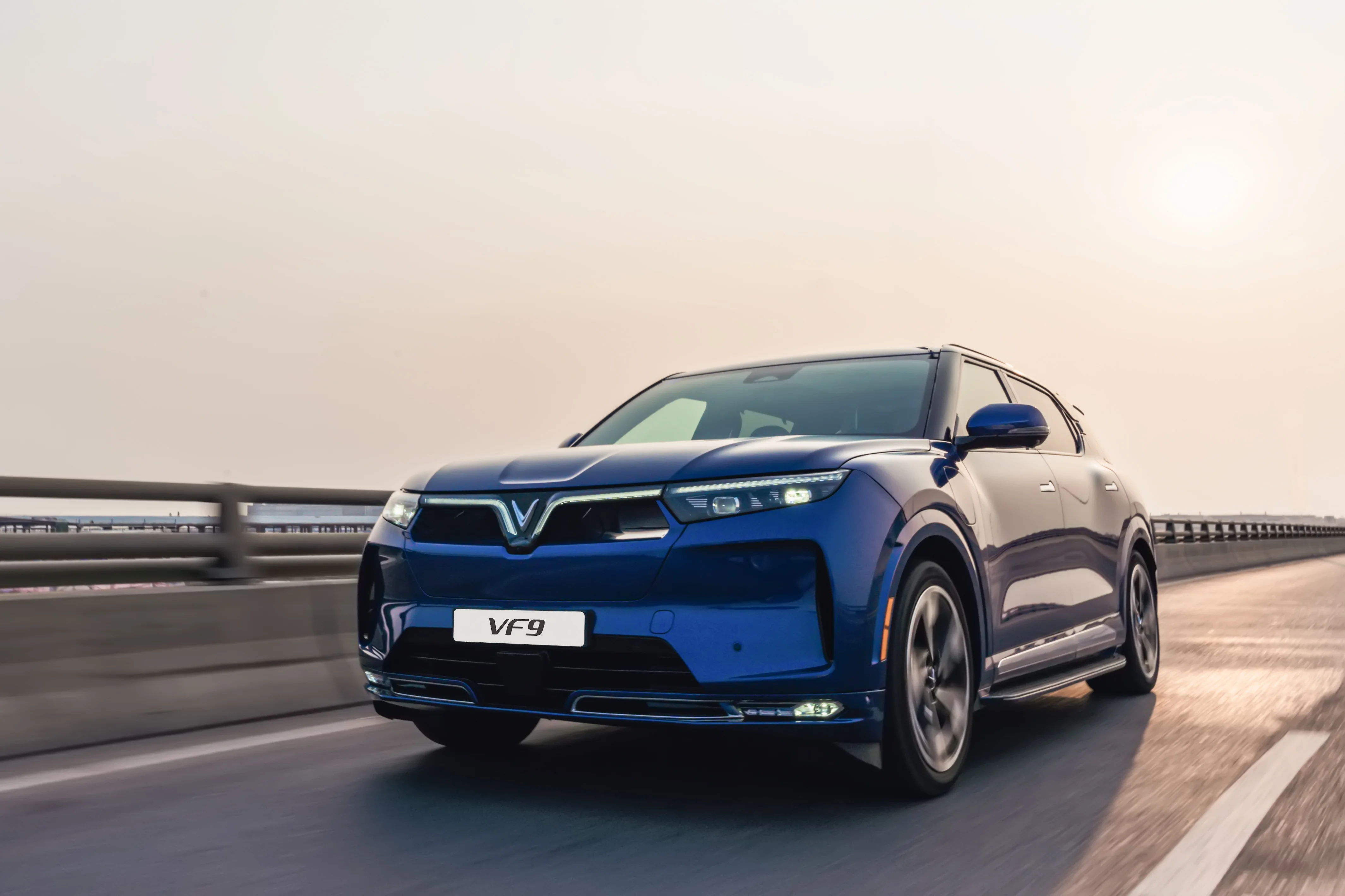 VinFast_VF 9_VinFast Blue_A7303428 copy